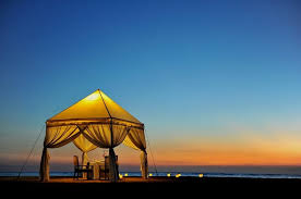 Not too intimate, but not too crowded. Top 10 Most Romantic Places In The World For Couples