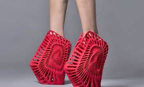 Forget Shoe Shopping How Bout Shoe Printing 3d Printed Shoes Featured In Milan Chaussures Bizarres Chaussures Imprimees Et Chaussures Funky