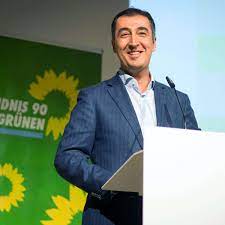 We did not find results for: Ex Grunen Chef Ozdemir Haus Mit Stein Beworfen Politik