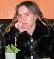 Sophie Lilla (@sophielilla) • Instagram photos and videos