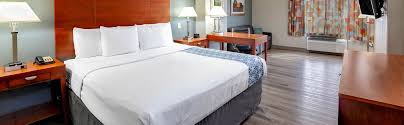 The Most Reliable Handicap Accessible Hotel La Quinta Cleveland Tx In 2020 Suites Hotel Budget Hotel