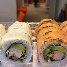 Es por eso que komiyama enseñó a realizar un roll de sushi en vivo relleno con langostinos apanados, palta y cubiertos con salmón ahumado para poder recrearlos en casa en estos días de cuarentena. Sushi En Casa Picture Of Sushi En Casa San Felipe Tripadvisor