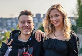 Enes Baturun eski aşkı Ecenaz Üçer sütyensiz pozlarını paylaştı! Beğeni  butonu çöktü - Magazin Haberleri