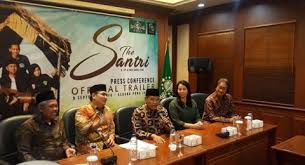 Dikenali sebagai azmi caliph buskers, azmi dan azmi saat. Ramai Tagar Boikotfilmthesantri Ustaz Yusuf Mansur Ikut Bicara