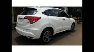 Aug 07, 2020 · honda hrv 2021 is offered in a choice of 8 colors alabaster silver metallic, taffeta white, morpho blue pearl, carnelian red pearl, crystal black pearl, modern steel metallic, white orchid pearl, rose black. Honda Hr V 1 8l Prestige Cvt White Orchid Pearl Two Tone Indra Segara Youtube