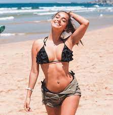 Os fãs aplaudiram o destino paradisíaco mas, sobretudo, a barriguinha de angie costa chegou às maldivas e exibiu aos seguidores a barriguinha saliente. Sem Nocao Do Perigo Angie Costa Finalista Do Sexy Teen Poe Vida Em Risco Por Causa Do Namorado Nacional Flash