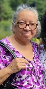 Notificamos el fallecimiento de Erminda Vélez Alicea, cariñosamente  conocida por Mindy y residente en la Urb La Milagrosa. Sus hijos Martín,  Arnaldo y Javier, sus nietos Vany, Junior, Tatiana, Arnaldito, Zabdiel y