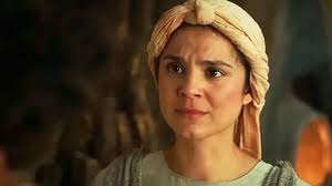 Para zombar de cristãos ateu crucifica Papai Noel