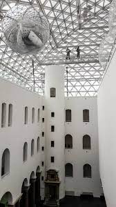 Die installation von tomás saraceno kann man im k21 in düsseldorf erleben. In Orbit Begehbare Kunst Mit Hohenluft Im Museum K21 In Dusseldorf Auf Den Berg De