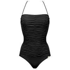 Coup de cœur à la plage comme à la piscine, on porte le maillot de bain 1 pièce dos nu ou dos nageur, push up ou avec un décolleté plongeant pour le rendre complètement affriolant. Detourner Bande Manteau Maillot Bain Bandeau 1 Piece Probablement Roche Arabe