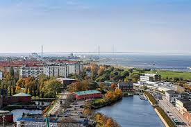 Designed by spanish architect santiago calatrava, the turning torso of malmö was a pioneer in modern architecture. Malmo English Hospitality On