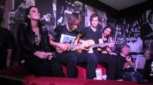 Und jetzt zeigst du mir, dass wir uns nie verliern. Silbermond Nach Haus Unplugged 08 11 13 Shakespeare Bautzen Youtube