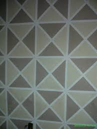 Las paredes, enlucidas con pinturas, en lo conservado están decoradas con imitaciones de incrustaciones de mármol en los zócalos y, en la zona del ábside, sobre pedestales, se conserva el tercio inferior de personajes, quizá unos sirvientes, vestidos con túnicas de colores y decoradas con brocados. Pinturas E Paredes Decoradas Home Facebook