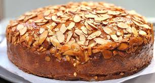 Il dolce, originario dell'area di dresda (sassonia), viene realizzato con diverse ricette in tutta la germania. Magonza Bienenstich Renania Palatinato Germania Dessert Magonza Dolci Magonza Dolci Tipici Magonza Desserts Magonza