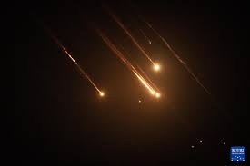 以色列军方：伊朗向以色列多地发射导弹- 新华网客户端