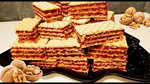 Punem o foaie de napolitană pe care o acoperim cu cremă, pe care la rândul ei o acoperim cu o. Napolitane Cu Zahar Caramelizat Si Nuca Wafers Filled With Caramel And Walnut Youtube