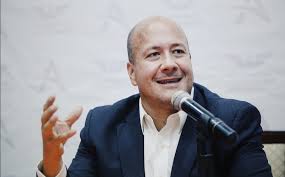 He has been in practice for more than 20 years. Enrique Alfaro Gobernador De Jalisco Resulto Ser Un Crack Para Futbol Mediotiempo