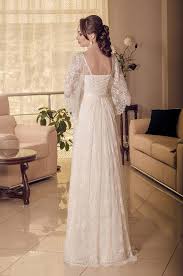 Abito da sposa naturale coda a strascico corto radiosa in raso con maniche lunghe. Abito Da Sposa Bari Vestito Da Sposa Vintage Con Maniche A Farfalla Scollo A V Fatto In Raso E Pizzo Cintura In Raso Collezione Sposa 2021 Sposamore