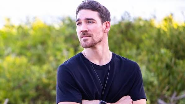Sad news: Home And Away actor's body found in hotel after two days of no  contact. [https://news.familynews2.com/sad-news-home-and-away-actors-body- found-in-hotel-after-two-days-of-no-contact/](https://news.familynews2.com/ sad-news-home-and-away-actors ...