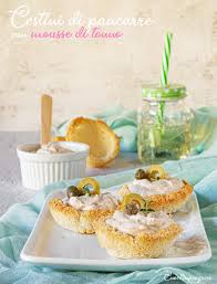 Tagliare a metà le fette da tramezzini e appiattirle leggermente con il mattarello. Cestini Di Pancarre Con Mousse Di Tonno Ricetta Fresca E Veloce