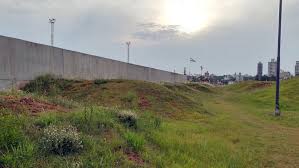 Con respecto a la formación, eduardo berizzo, entrenador de la albirroja, podría realizar tres. La Historia Del Insolito Muro A Lo Trump Que Argentina Construyo En Su Frontera Con Paraguay Rt