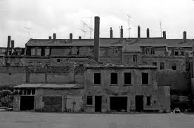 Leipzig Verfall 1989 Im Sommer 1987 Gab Es In Leipzig Ganze Quartiere Die Im Sterben Lagen Es Gab Gespenstig Leere Hinterhofe Leipzig Bilder Ddr