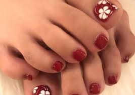 Dark nails, drawings on nails, evening nails, flower nail art, nails trends 2020, nails with liquid stones, picture on nails by gel polish, short nails with a picture. Tropical Floral Pedicure Nail Art Fun White Flowers With Refreshing Red Base