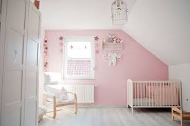 Dans la chambre d'enfant, la couleur est un réflexe bonheur. Kesr Chambre Rose Et Gris Bebe