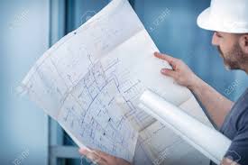 Maybe you would like to learn more about one of these? Retrato De Un Constructor Del Arquitecto Que Estudia Plan De Distribucion De Las Habitaciones Seria Ingeniero Civil Que Trabaja Con Los Documentos En El Sitio De Construccion La Construccion Y Rehabilitacion De