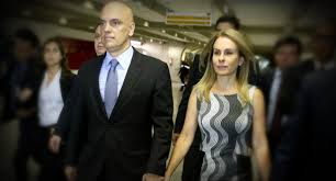 Diante de fortes indícios e significativas provas, ministro abre investigação para apurar a atuação de uma. Esposa De Alexandre De Moraes Escapa De Detector De Metais E Causa Revolta
