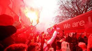 In the video, liverpool fans can be seen launching bottles at manchester city's bus before the game on april 4. Liverpool Fc Apologises After Manchester City Bus Attacked Before Game Granada Itv News