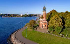 It is located at the baltic sea at the end of the kieler förde. Holtenau Wikipedia
