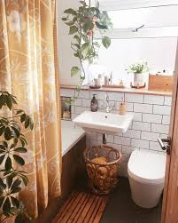 This Boho Bathroom Has A Warm Vintage Feel To It Love It Boho Bohostylehomes Bohointeriordesign Bohobathro Bohemian Bathroom Bathroom Decor Boho Bathroom