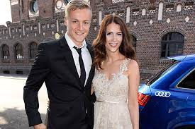 Check spelling or type a new query. Fussballstar Champions League Gewinner Toni Kroos Ladt Zur Charity Gala