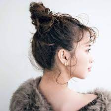 宮田聡子 前髪やヘアアクセにひと手間加えるのがポイント 冬のトップスにバランスのとりやすい まとめ髪 のススメ with online 講談社公式 恋も仕事もわたしらしく ヘアアレンジ 宮田聡子 ヘアメイク