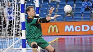 Terdapat salah satu peraturan penting yang juga akan mempengaruhi metode penjaga gawang dalam futsal. Cara Kiper Futsal Dalam Menjaga Gawang Dari Kebobolan