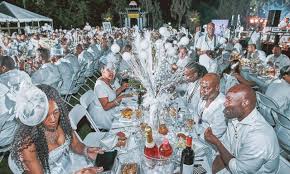 La Seconde Edition Du Diner En Blanc D Haiti Telle Que Vue Par Un Observateur La Bourgeoisie Haitienne S Amuse Diner En Blanc Haiti S Amuser