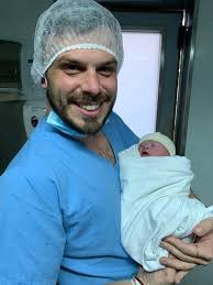 El periodista de TN Nacho Otero fue papá y presentó a su hija: “Quiere  dormirse en mis brazos”