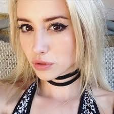 Carrie Berkey's Instagram, Twitter & Facebook