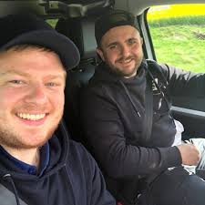 Tobias (tv.) på 24...