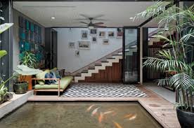 Keindahan ikan peliharaan anda seharusnya menjadi pusat utama dari keseluruhan komposisi. Buat Rumah Sejuk Ini 12 Inspirasi Desain Kolam Ikan