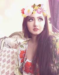 بنت سعودية تبغي زوج ولم يسبق لها الزواج Crown Jewelry Crown Fashion
