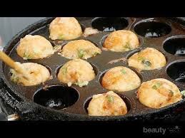 Martabak bulat telur mini bisa jadi ide usaha ya bunda, . Jajanan Masa Kecil Yang Masih Eksis Sampai Saat Ini Rasanya Enak Bikin Kita Nostalgia