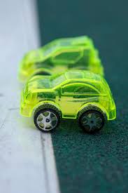 Maybe you would like to learn more about one of these? 628 Pequenos Coches En Fila Fotos Libres De Derechos Y Gratuitas De Dreamstime