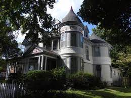 For Sale 165 000 Beautiful Updated Queen Anne Victorian W Round Tower Rooms Turrets Detail Near Court H Old House Dreams Victorian Homes Historic Homes