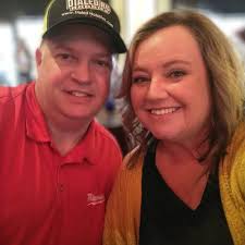 What are good places to stay along the way from Illinois to Gulf Shores and  Orange Beach, especially near the Alabama border?