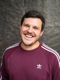 Bei der Rentendebatte geht es nicht um jung gegen alt sondern wie so oft um  arm gegen reich. Es ist richtig, das Rentenniveau gesetzlich festzusetzen  auch über 2030 hinaus.