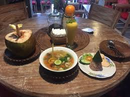 Rasa sup ayamnya tuh spesial karena berasa rempahnya. Sup Ayam Rempah Bild Von Saka Graha Tea Kopi Luwak Ubud Tripadvisor