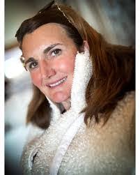 Roslyn Davis's Instagram, Twitter & Facebook