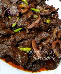 1 kilogram daging di potong saiz rendang,basuh dengan #2: Daging Masak Kicap Berempah Memang Asli Kesedapannya